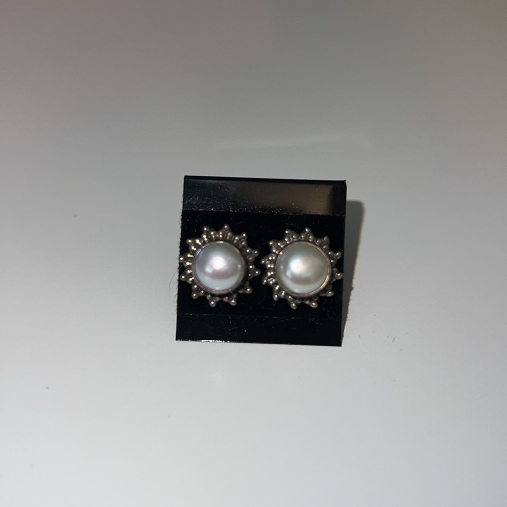 Vintage Sterling silver earrings with Pearl marked 925 on post and backs